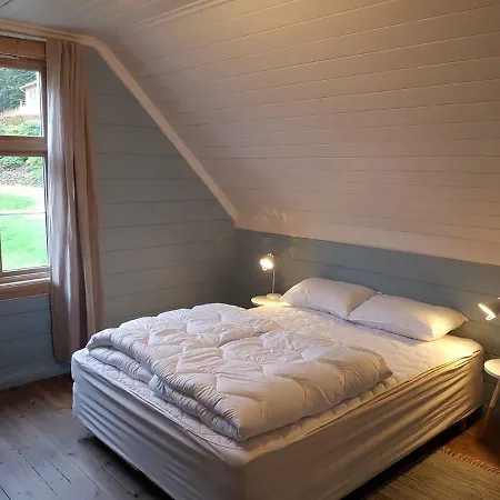 Tømmerhus I Veslebygda, Feriehus Stryn